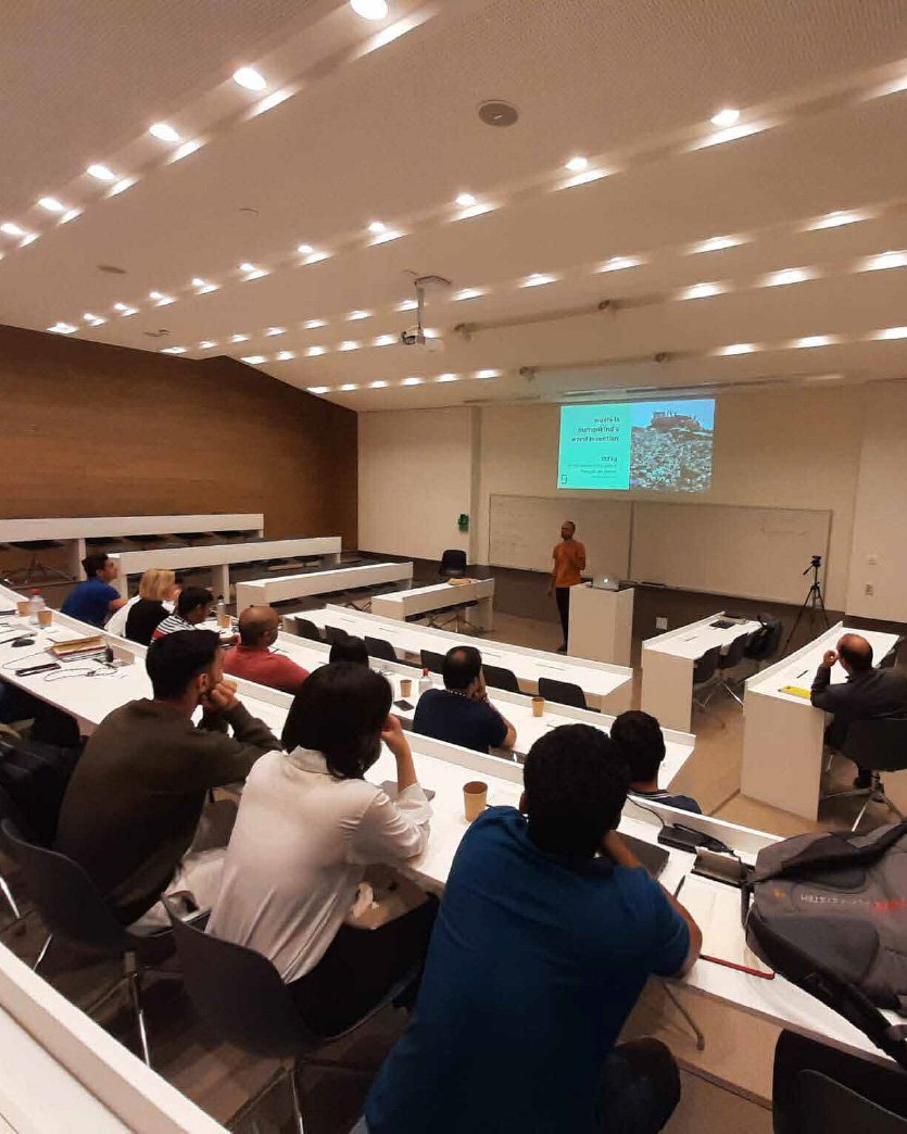 Palestra dos Kitchen Dates num auditório cheio