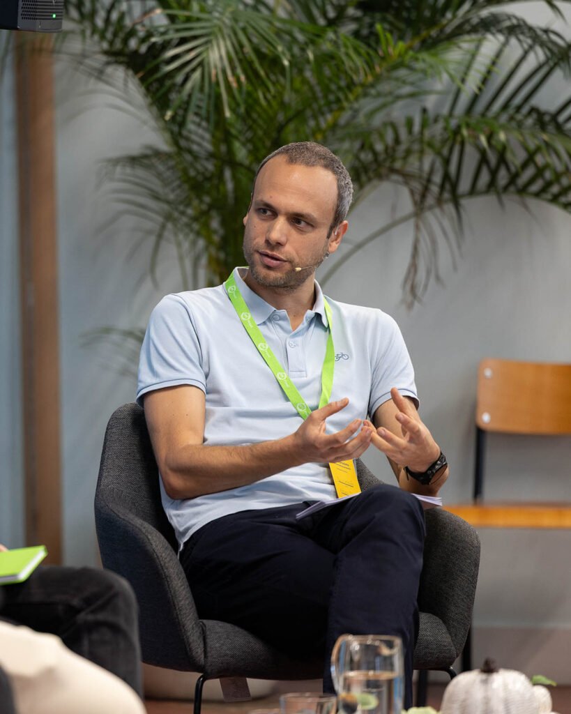 Rui Catalão sentado num painel de conversa num evento do EIT Food