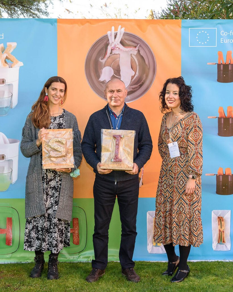 Sílvia Camarinha, Carlos Rico e Miriam Sastre com o prémio do EIT Food